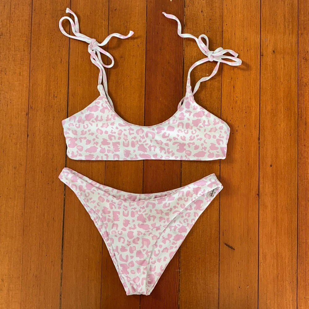 Pink leopard print bikini set